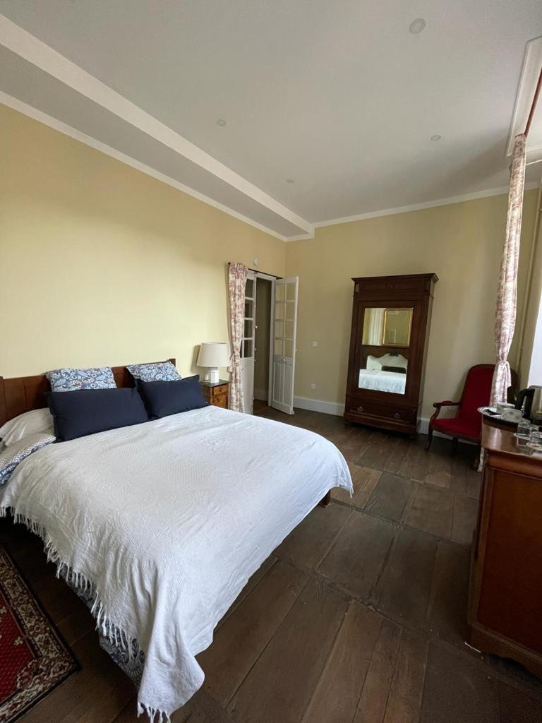 Jardin Des Remparts Bed & Breakfast Orthez Exterior foto
